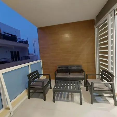 Centre Point Comfort Apartment St. Paul's Bay Exterior photo